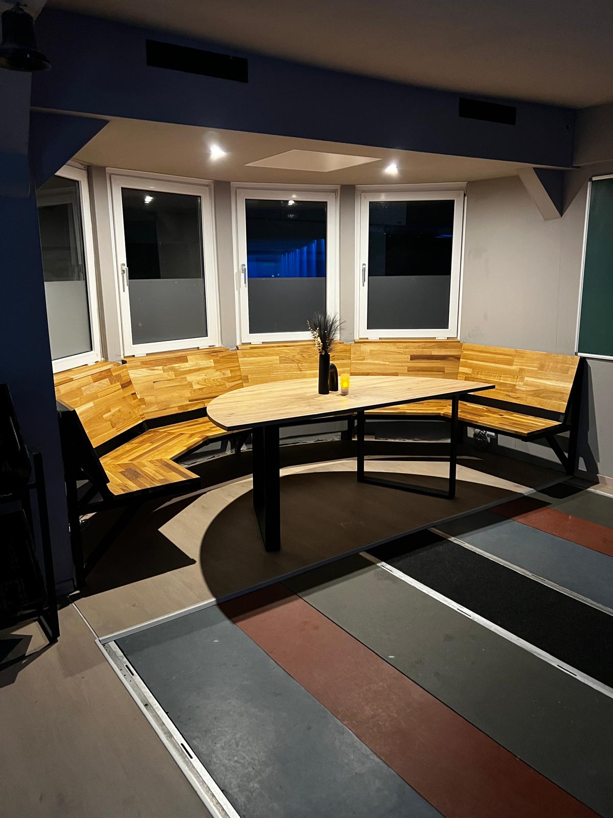 Sitzgruppe in der Kegelbahn-Location